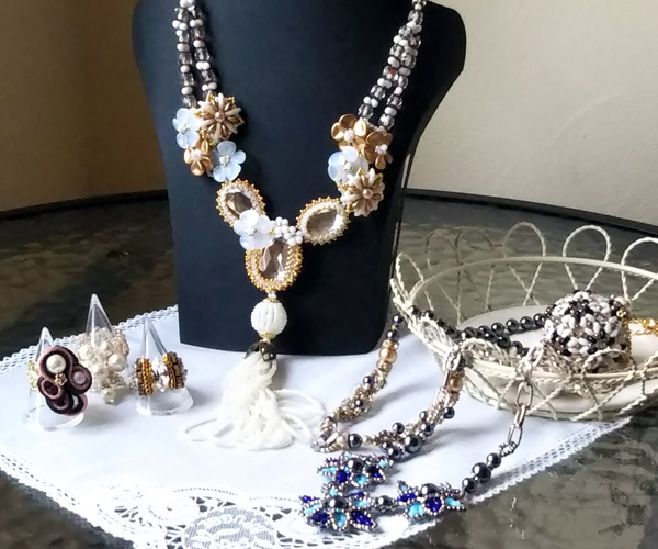 パーソナルカラリストと作るビーズアクセサリー