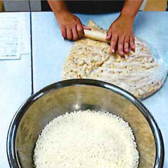 自家製味噌を食卓に！手作り味噌ワークショップ「玄米味噌」